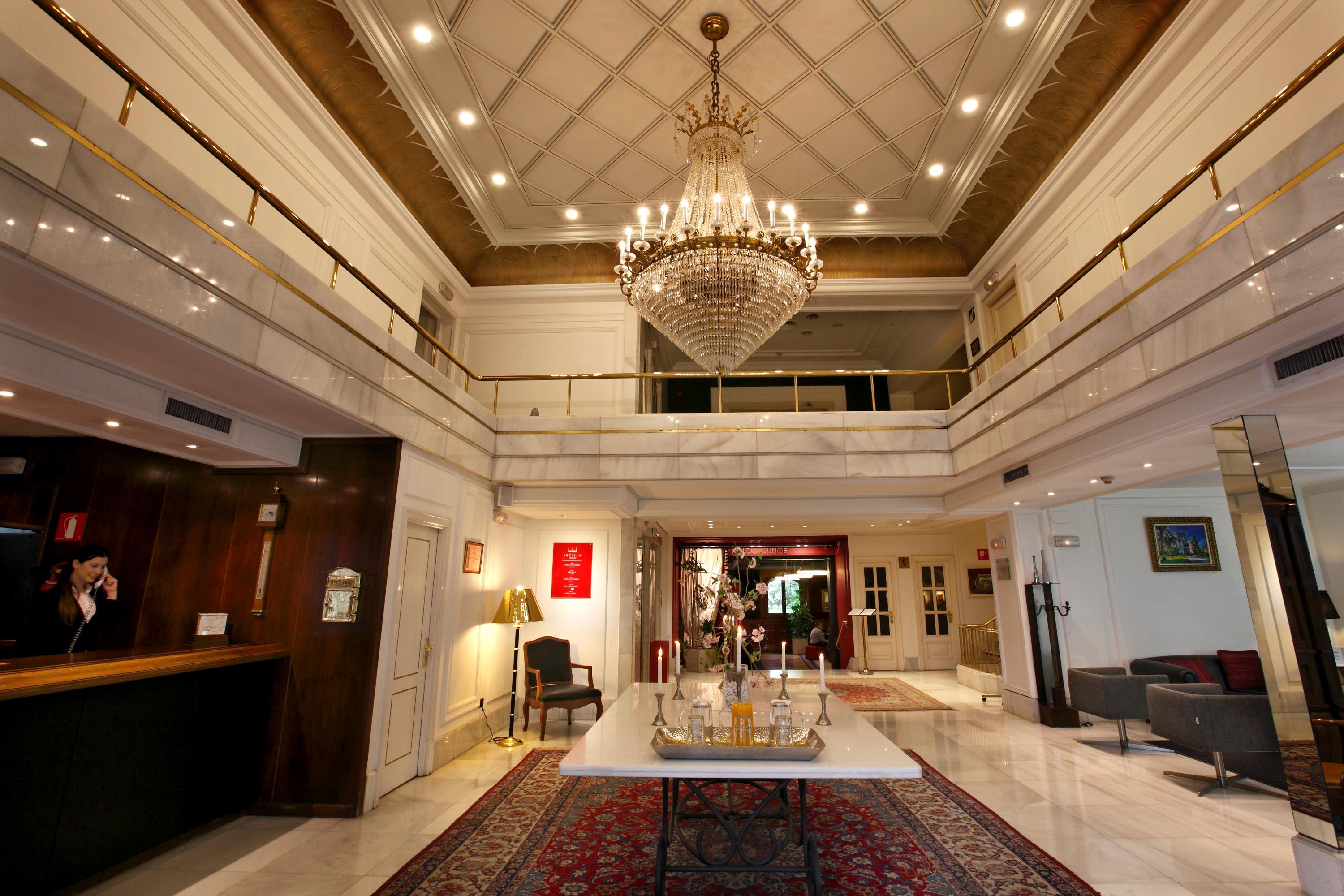 호텔 로페스 데 하로 빌바오 외부 사진 The lobby of the hotel