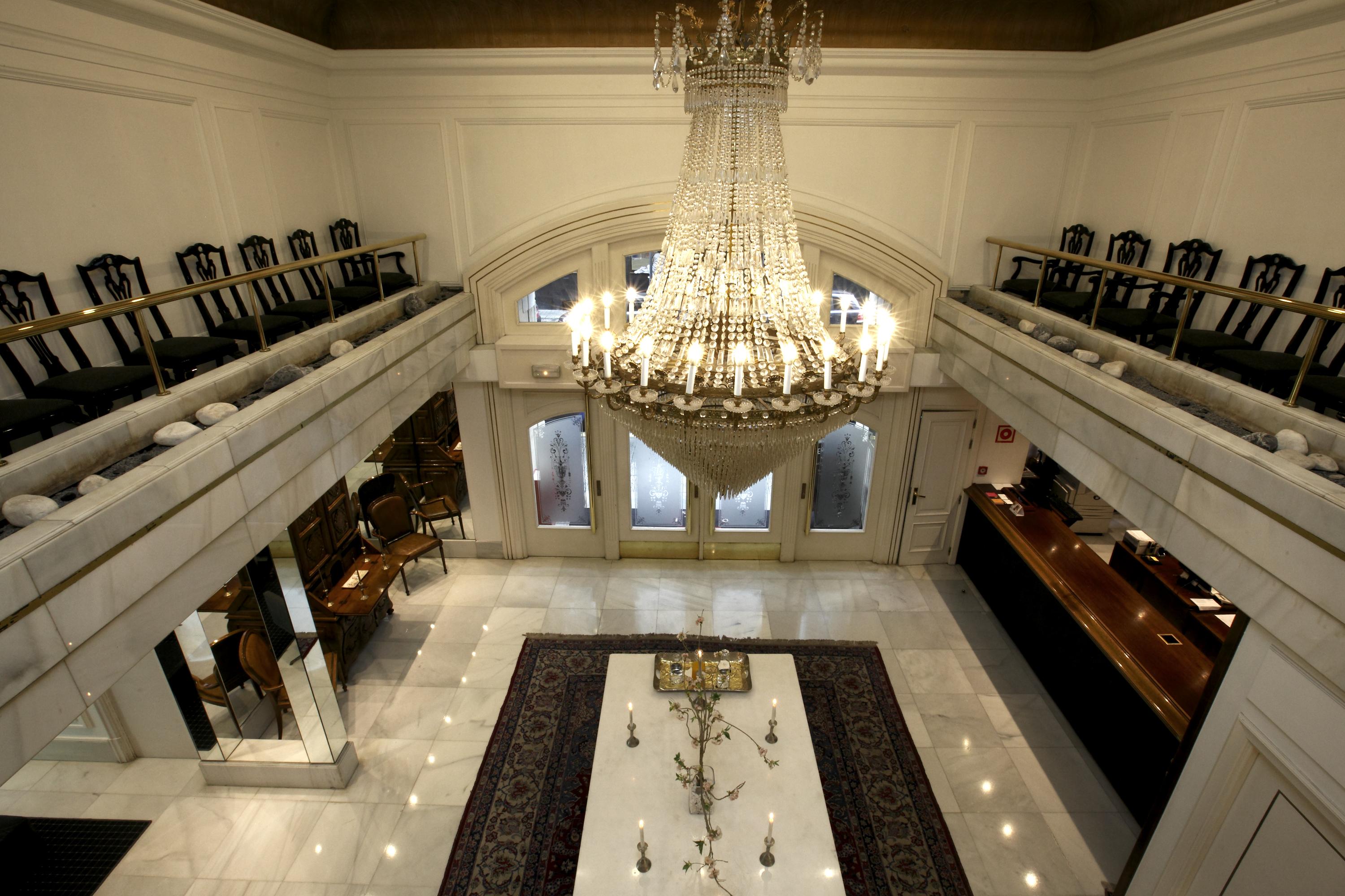호텔 로페스 데 하로 빌바오 외부 사진 The lobby of the hotel