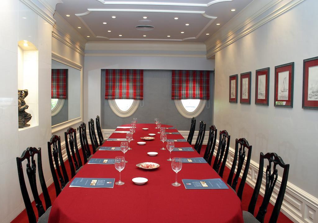 호텔 로페스 데 하로 빌바오 외부 사진 The boardroom at the Royal Society