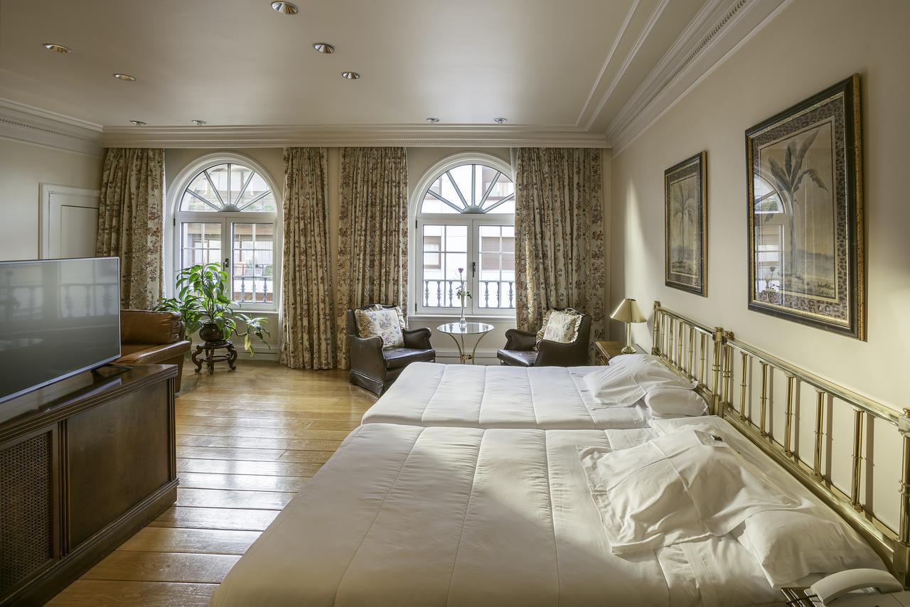 호텔 로페스 데 하로 빌바오 외부 사진 A suite at the hotel